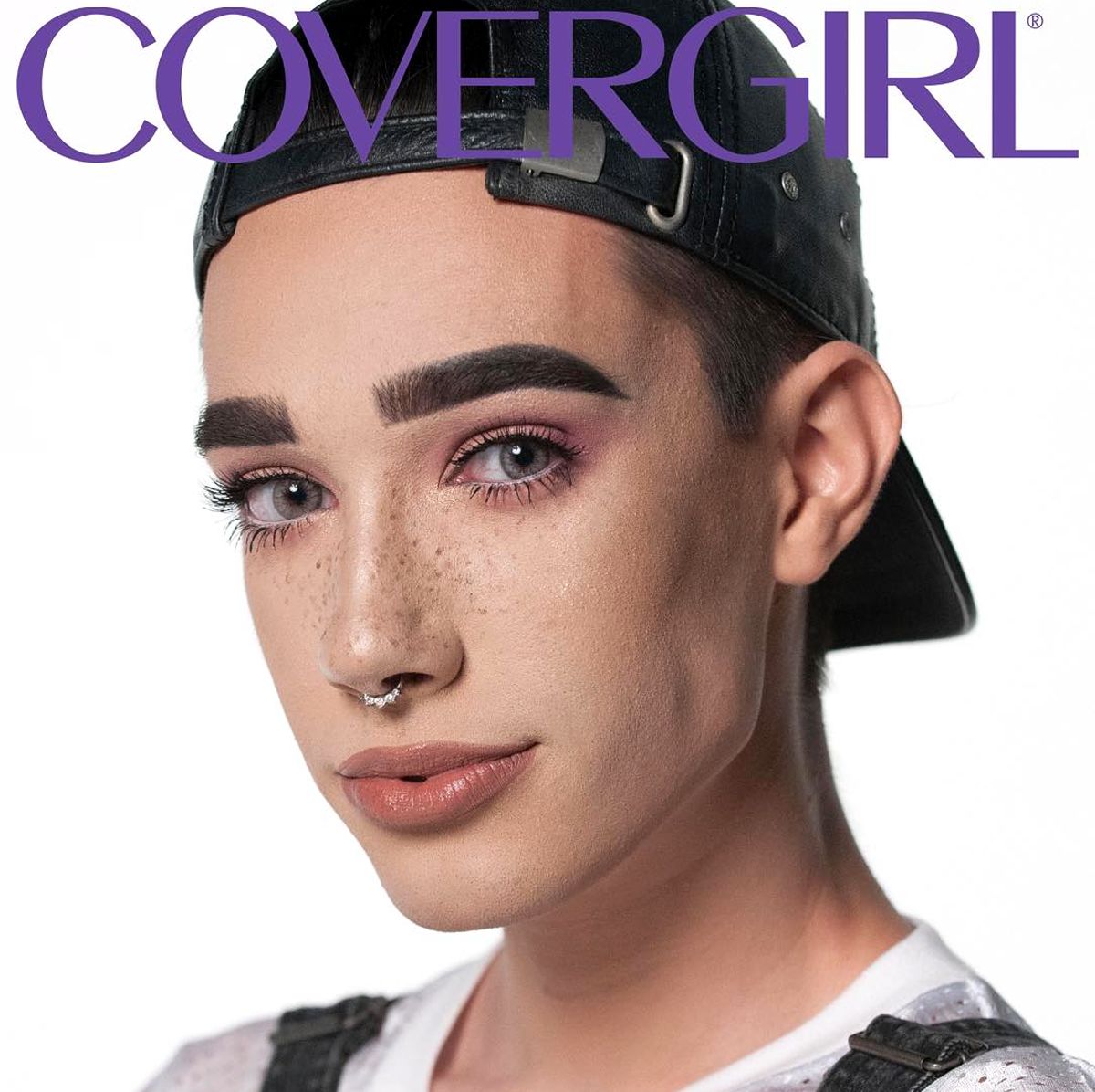 Джеймс Чарльз на рекламном постере CoverGirl