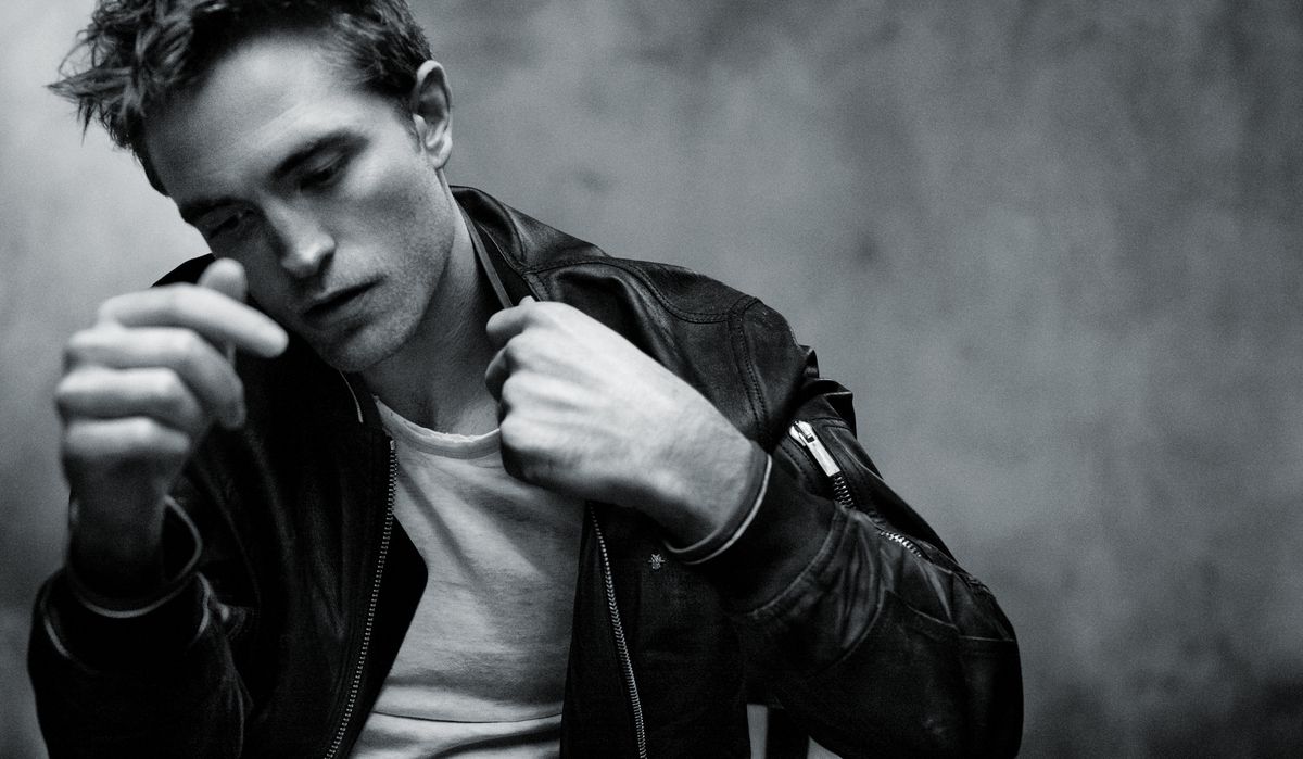 Роберт Паттинсон в рекламной кампании версии 2022 аромата Dior Homme Sport