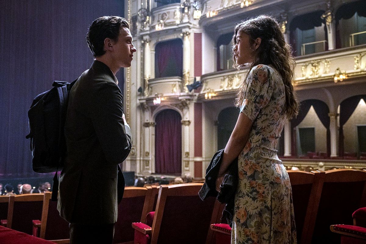 Том Холланд и Зендая в фильме «Человек-паук: Вдали от дома», 2019 г. Том Холланд и Зендая в фильме «Человек-паук: Вдали от дома»