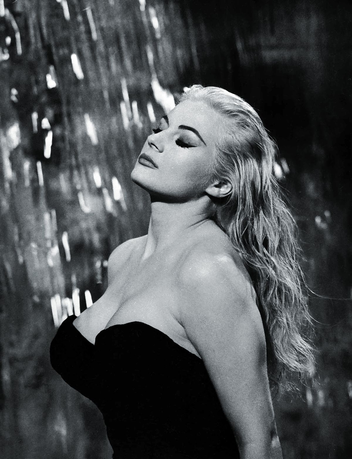 Анита Экберг в роли Сильвии в фильме «La Dolce Vita», 1960 г., фото 1