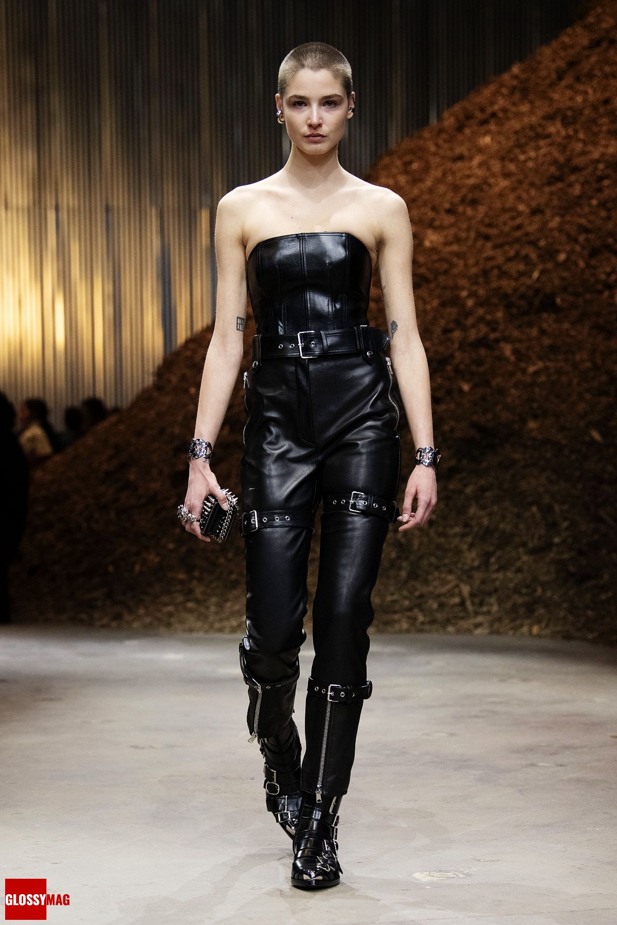 Шоу Alexander McQueen Fall 2022