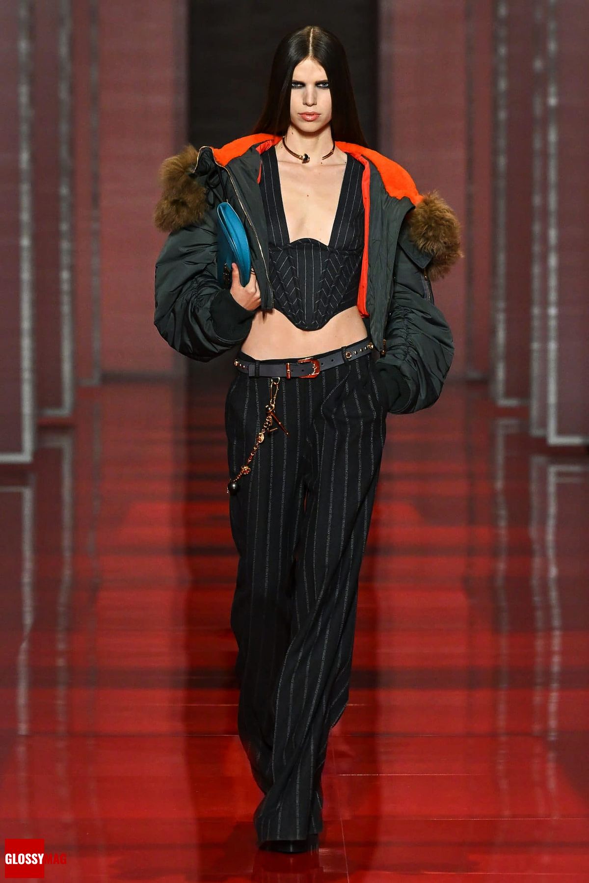 Шоу Versace Women Осень/Зима 2022/23, фото 1
