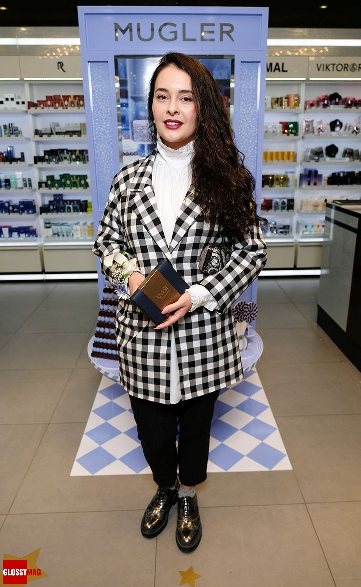 Эльмира Калимуллина в корнере Mugler на закрытом мероприятии Beauty CHOICE в Rivoli Perfumery в ТГ Модный сезон, 28 июня 2017 г.