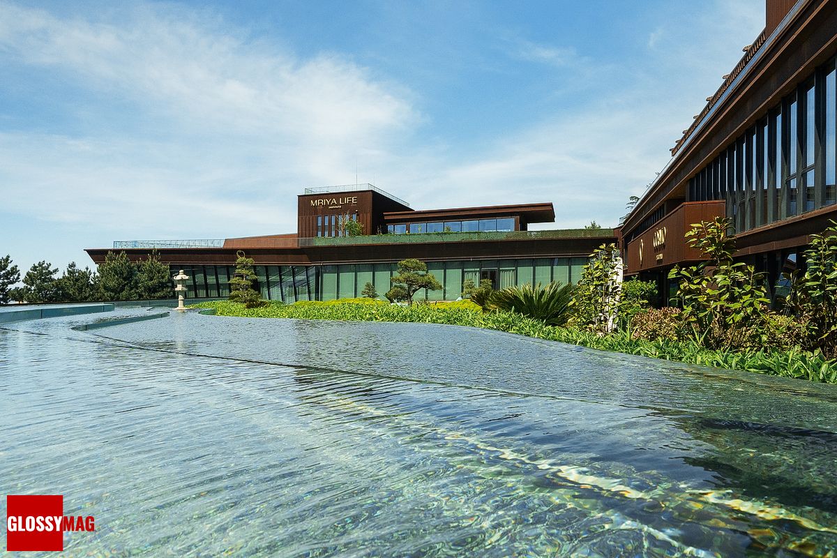 Открытый бассейн в отеле Mriya Resort & SPA Ялта