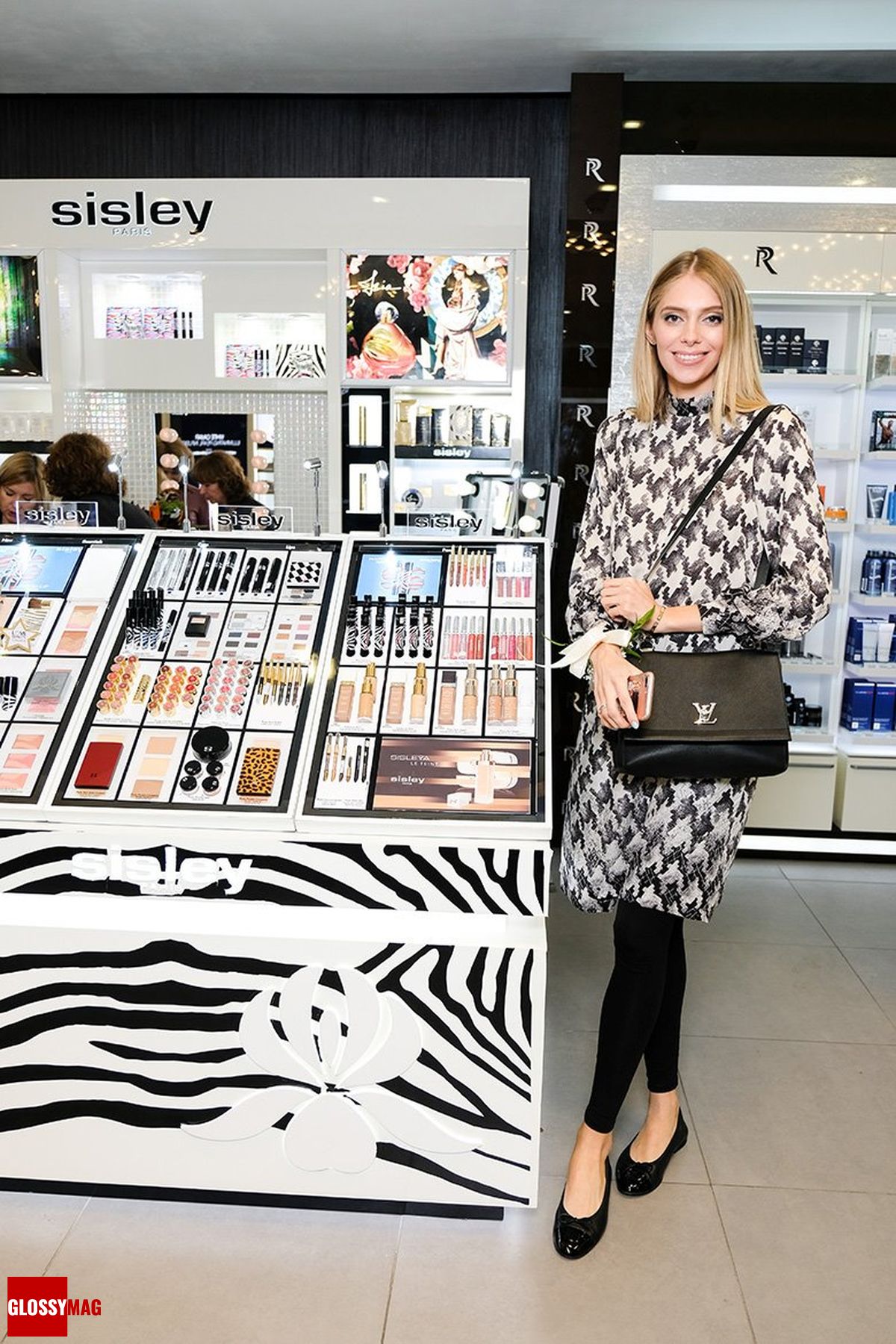 Ясмина Муратович в корнере Sisley Paris на закрытом мероприятии Beauty CHOICE в Rivoli Perfumery в ТГ Модный сезон, 28 июня 2017 г.