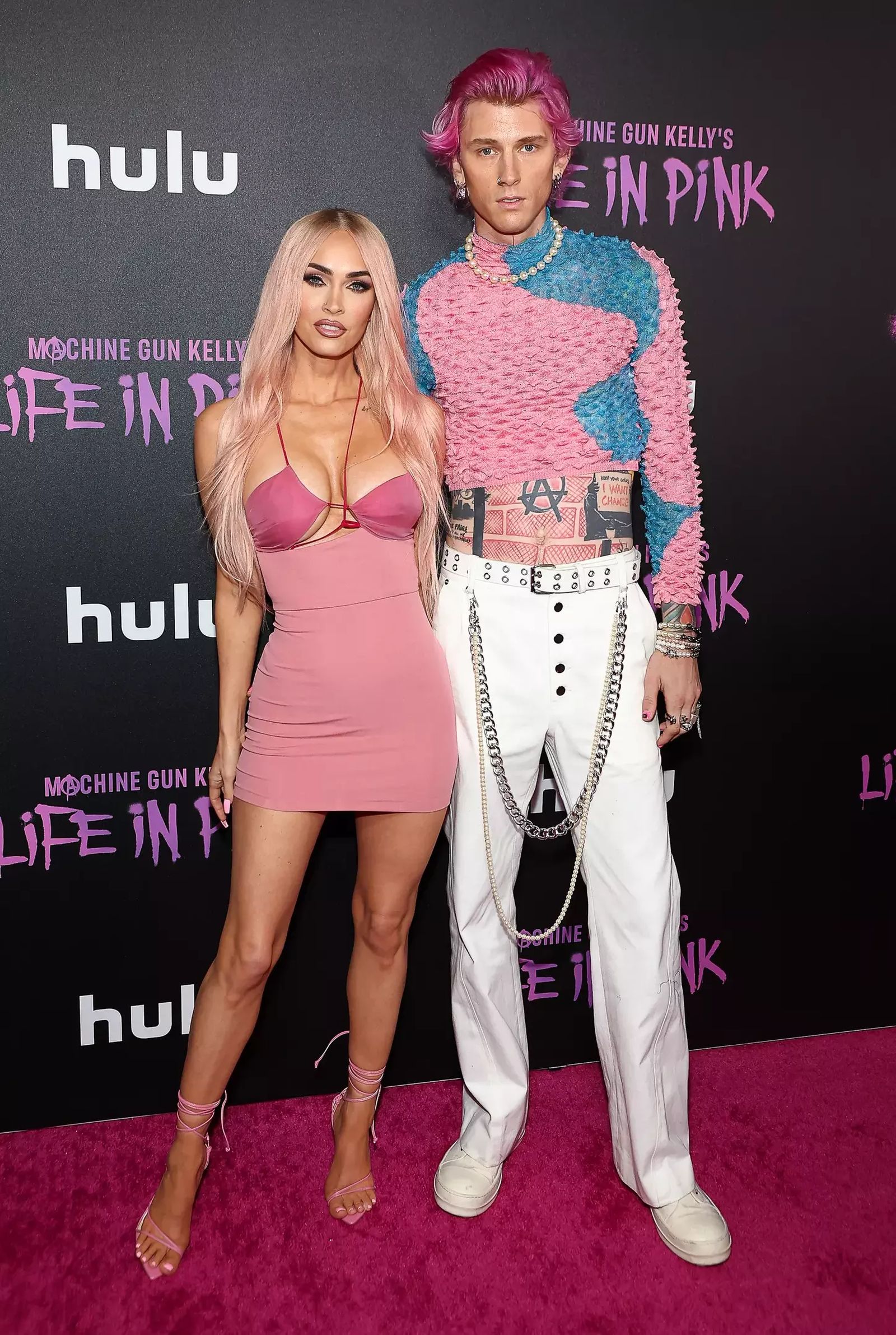 Меган Фокс и Колсон Бейкер на премьере фильма «Machine Gun Kelly’s Life In Pink» в Нью-Йорке, 27 июня 2022 г.