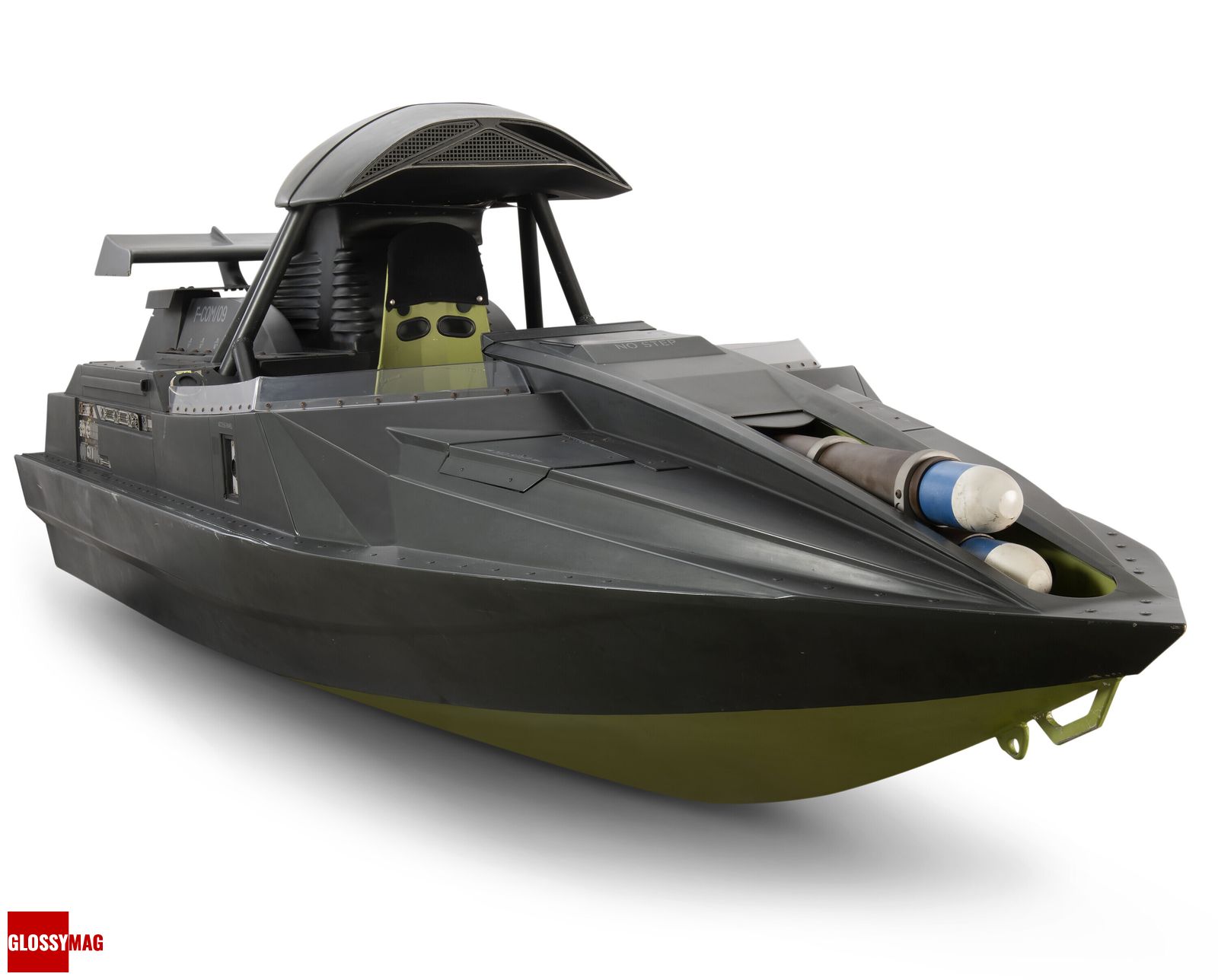 Реактивная лодка Q Jet Boat из фильма о Джеймсе Бонде «И целого мира мало», фото 1