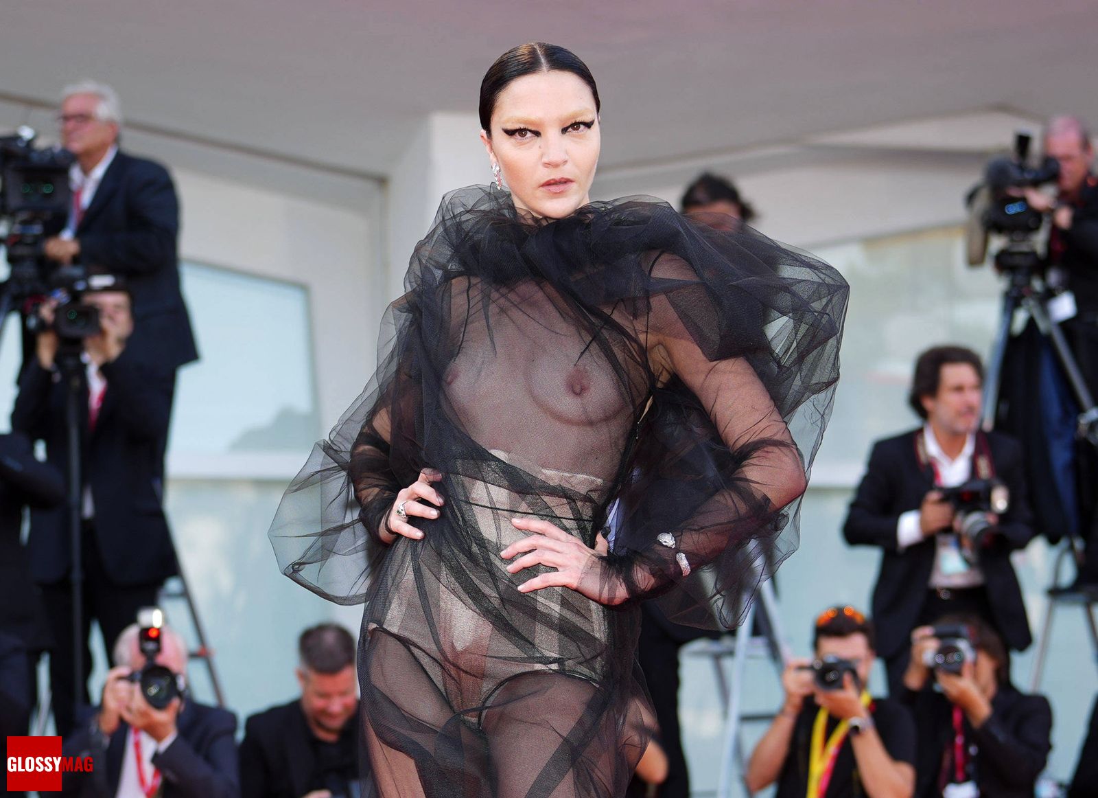 Мариякарла Босконо в платье от Jean Paul Gaultier, туфлях-лодочках Jimmy Choo и украшениях Cartier на 79-м Венецианском кинофестивале, фото 2 Мариякарла Босконо в платье от Jean Paul Gaultier, туфлях-лодочках Jimmy Choo и украшениях Cartier на 79-м Венецианском кинофестивале, 31 августа 2022 г., фото 2