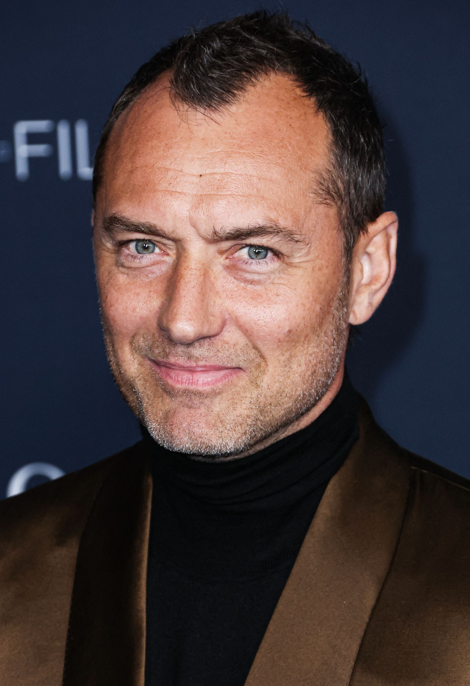Джуд Лоу на 11-м ежегодном гала-концерте LACMA Art + Film Gala 2022 в Лос-Анджелесе, 5 ноября 2022 г., фото 1