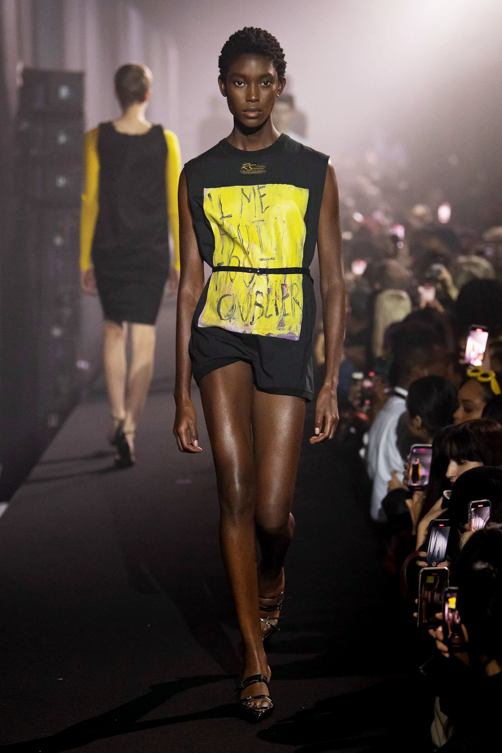 Шоу Raf Simons весна-лето 2023, фото 1