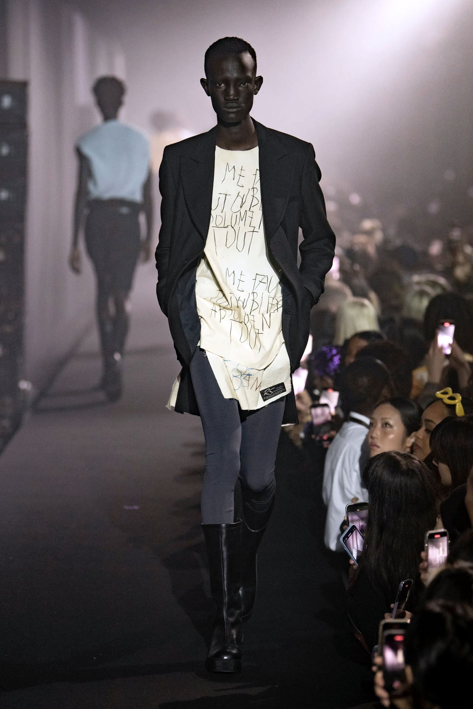 Шоу Raf Simons весна-лето 2023, фото 3