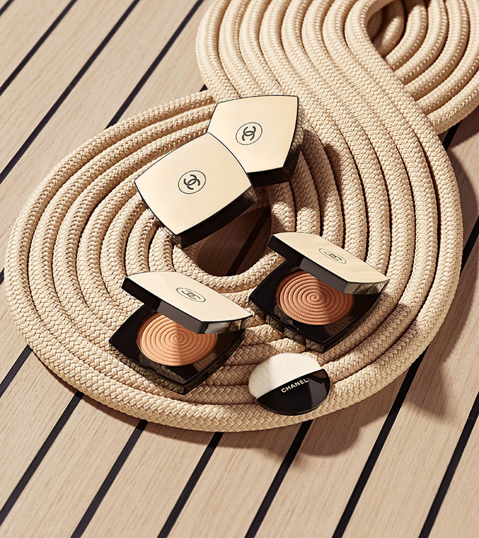 Chanel Les Beiges Poudre Belle Mine Illuminatrice, оттенки: Sand, Sunset