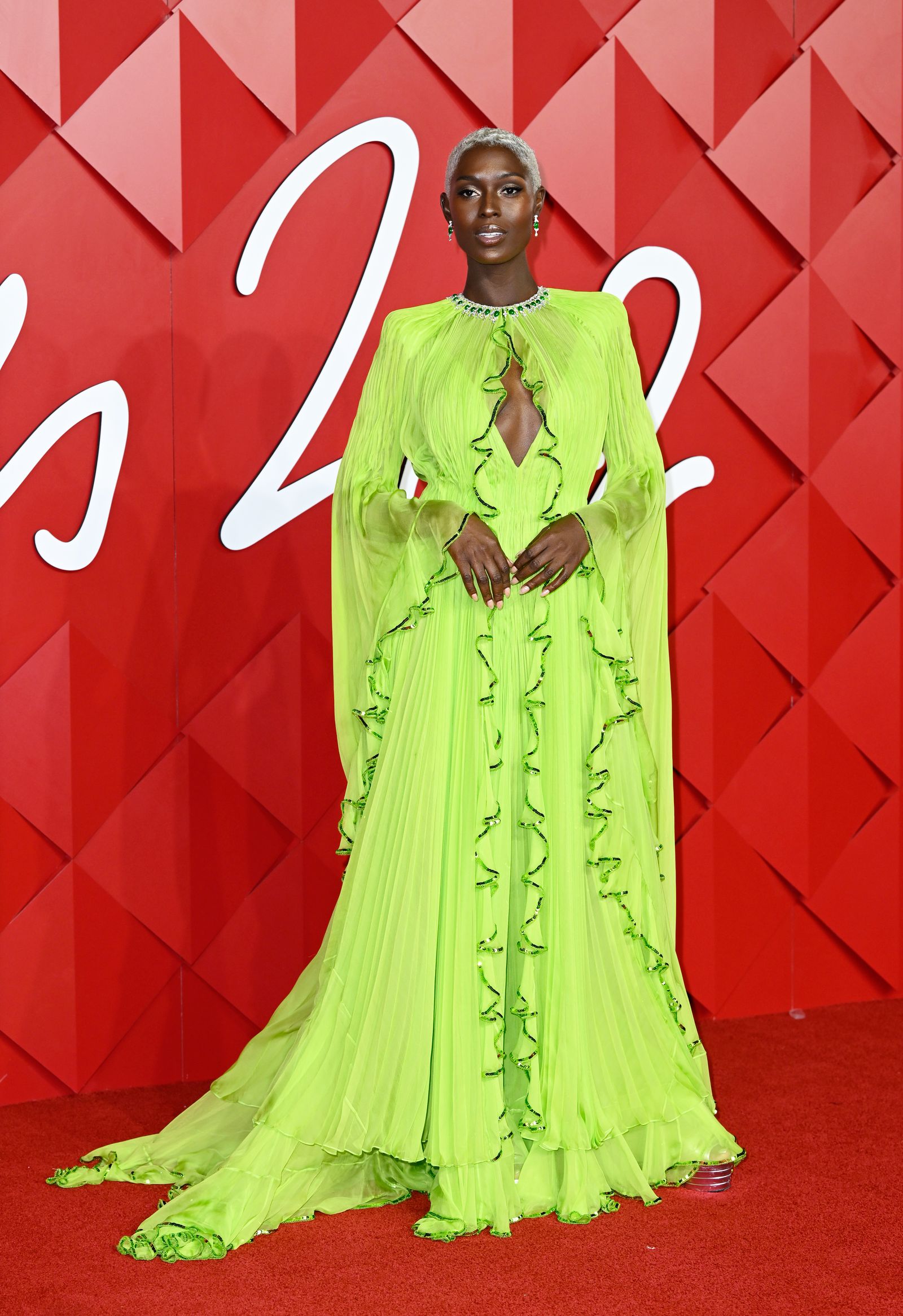 Джоди Тернер-Смит на церемонии вручения премии Fashion Awards 2022 в Лондоне, 5 декабря 2022 г., фото 1