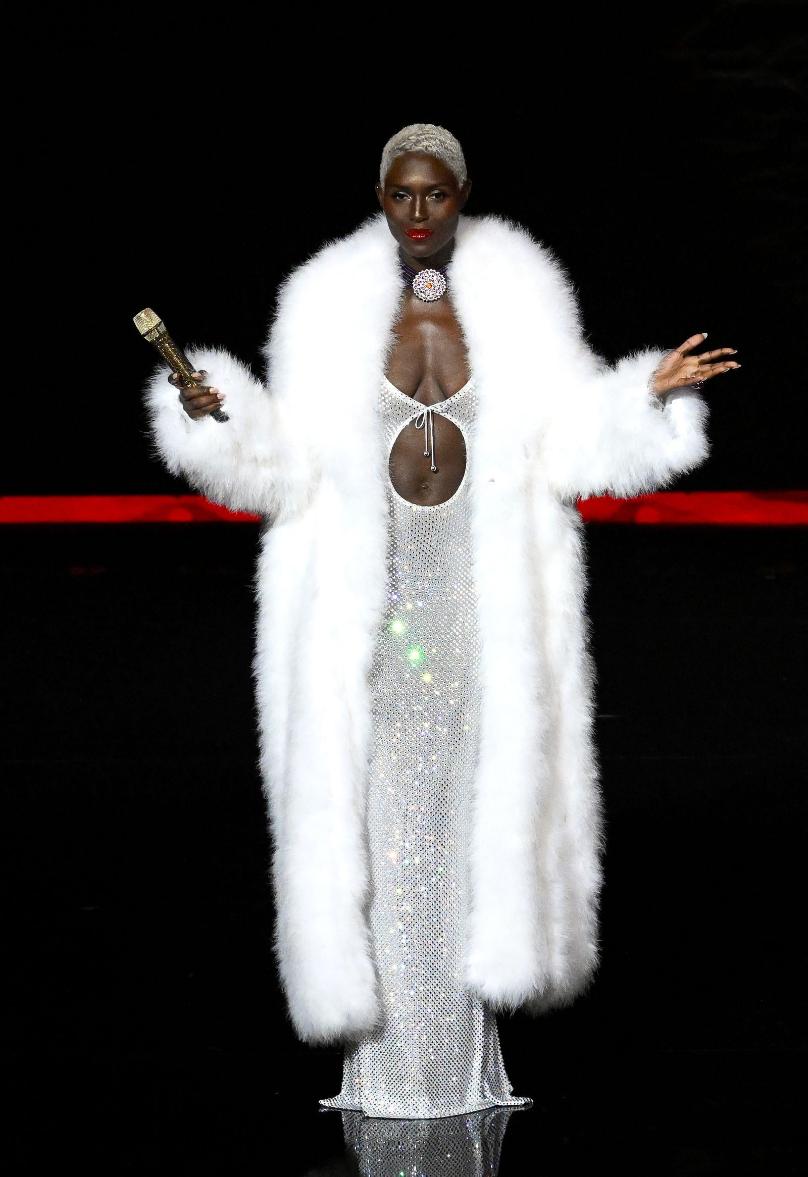 Джоди Тернер-Смит на церемонии вручения премии Fashion Awards 2022 в Лондоне, 5 декабря 2022 г., фото 7