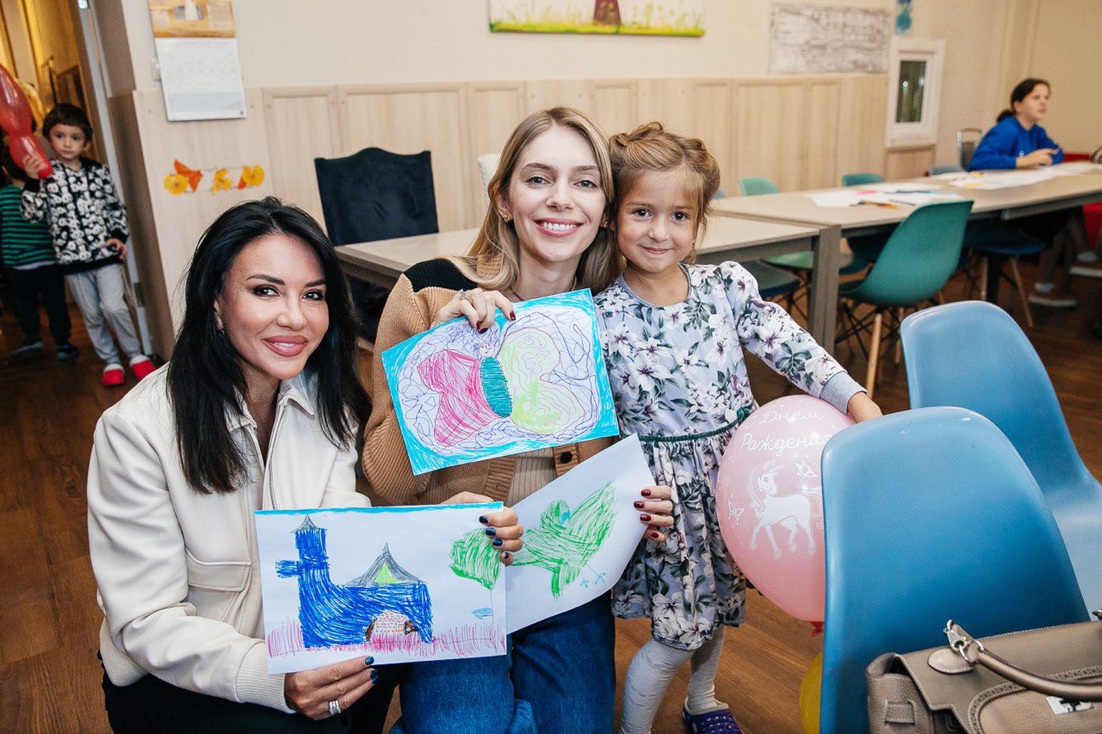 Ирина Чайковская и Ясмина Муратович поддержали благотворительный проект Cakeme.Moscow x Dobro.RU