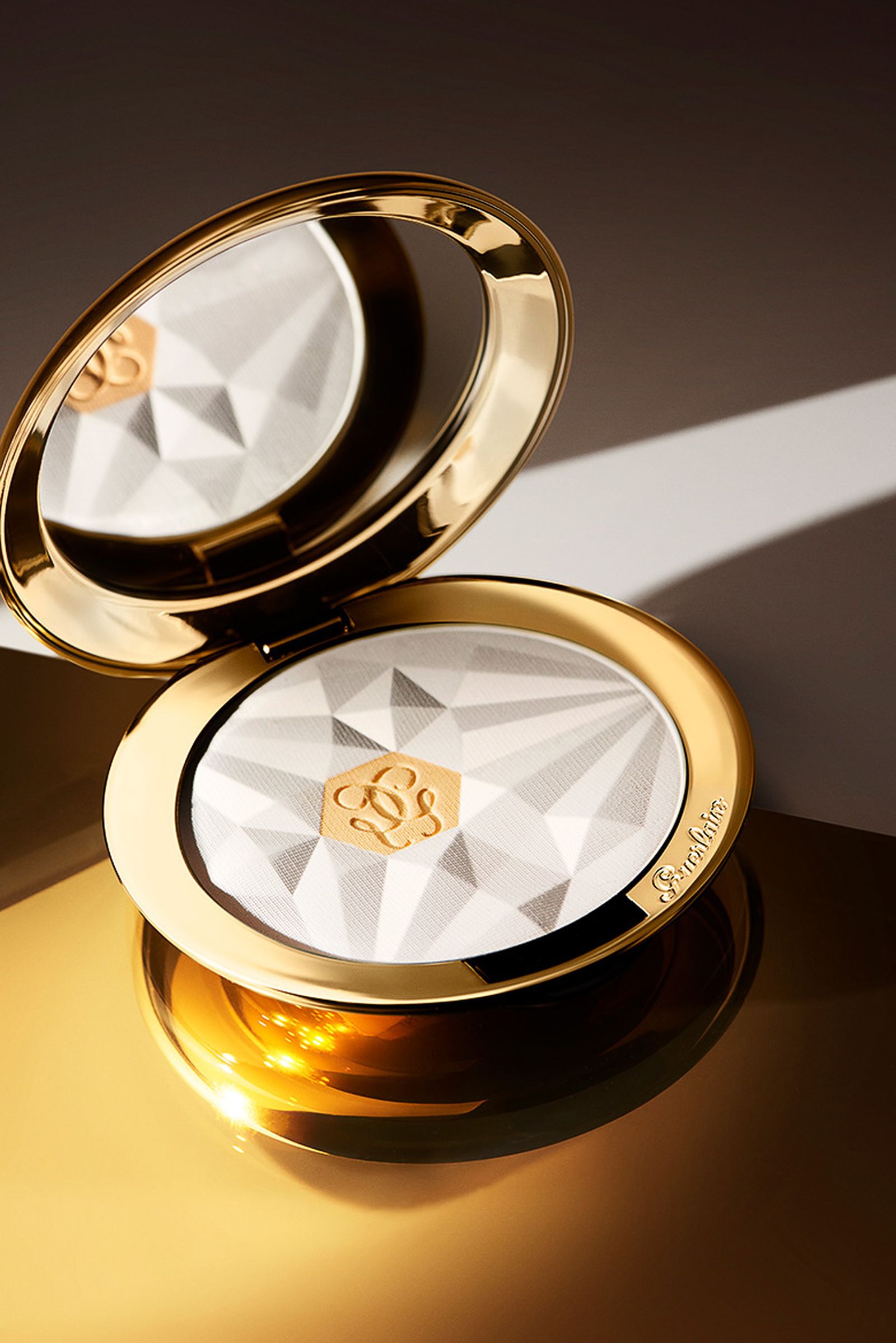 Обновленная формула тонального средства и новая финишная пудра в коллекции Guerlain Parure Gold, фото 1 Коллекция Guerlain Parure Gold, фото 1