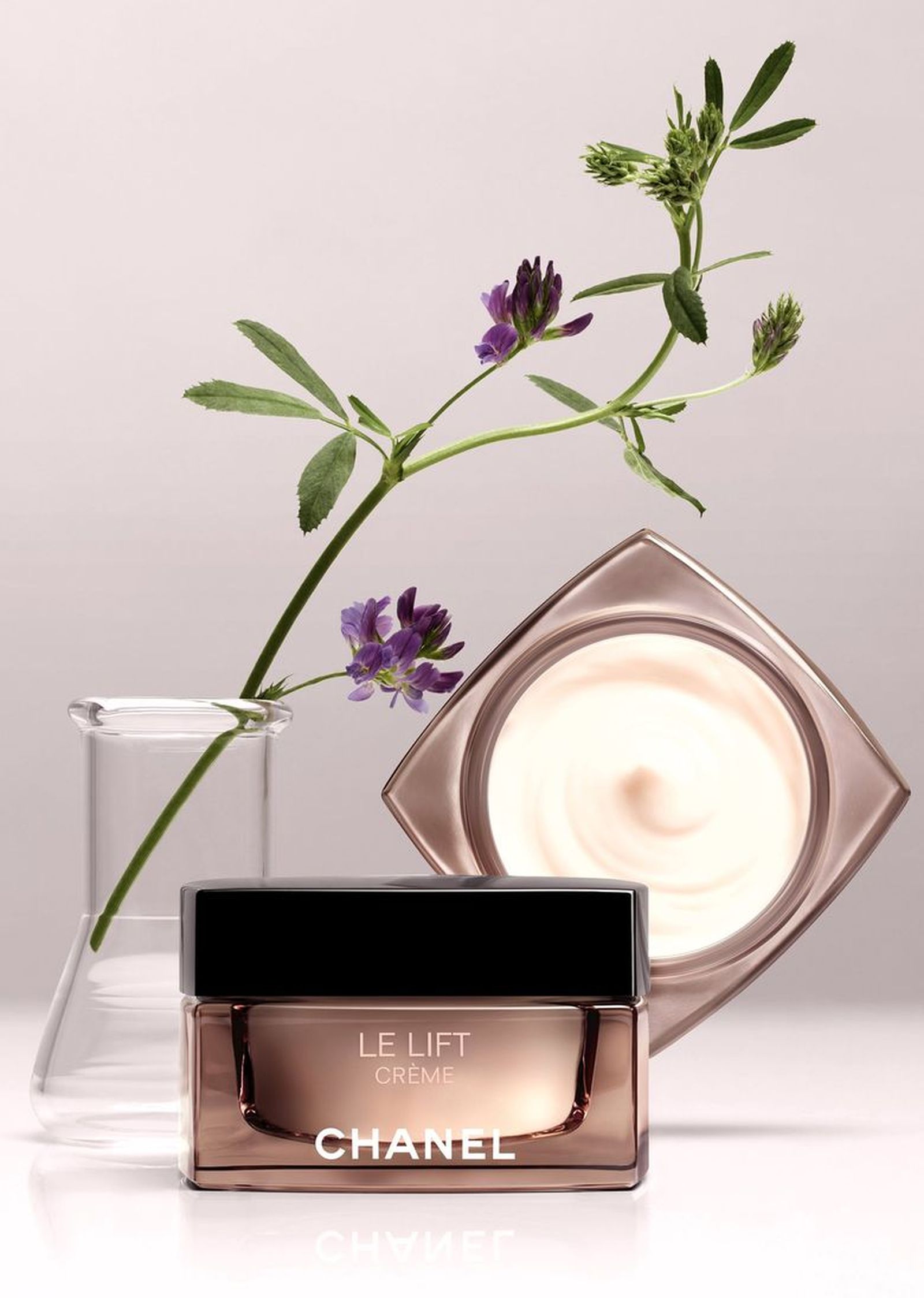 Крем Chanel Le Lift Crème Крем для разглаживания и повышения упругости кожи лица и шеи Chanel Le Lift Crème