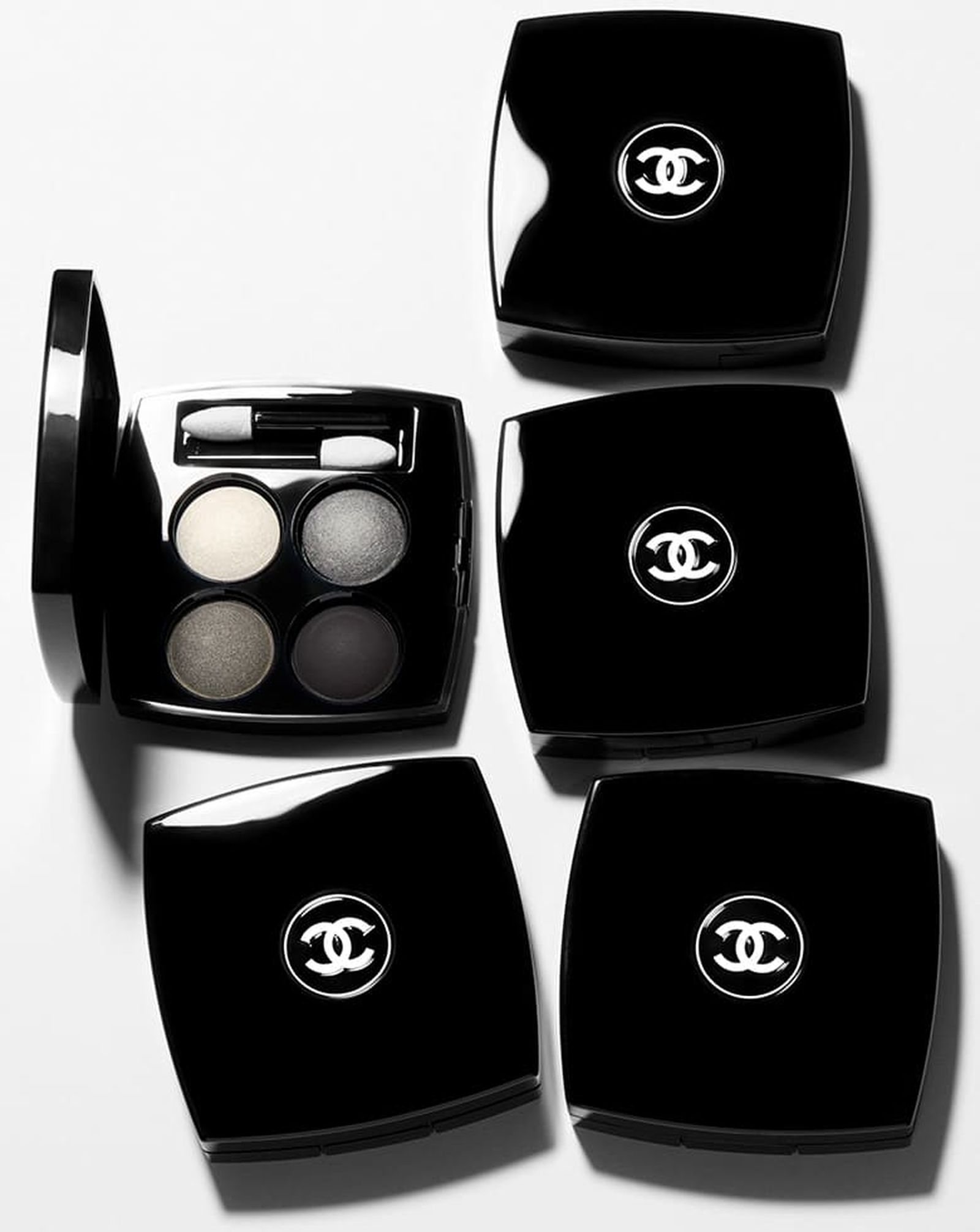 Chanel, палитры теней для век Les 4 Ombres, оттенки: Noir Suprême, Modern Glamour