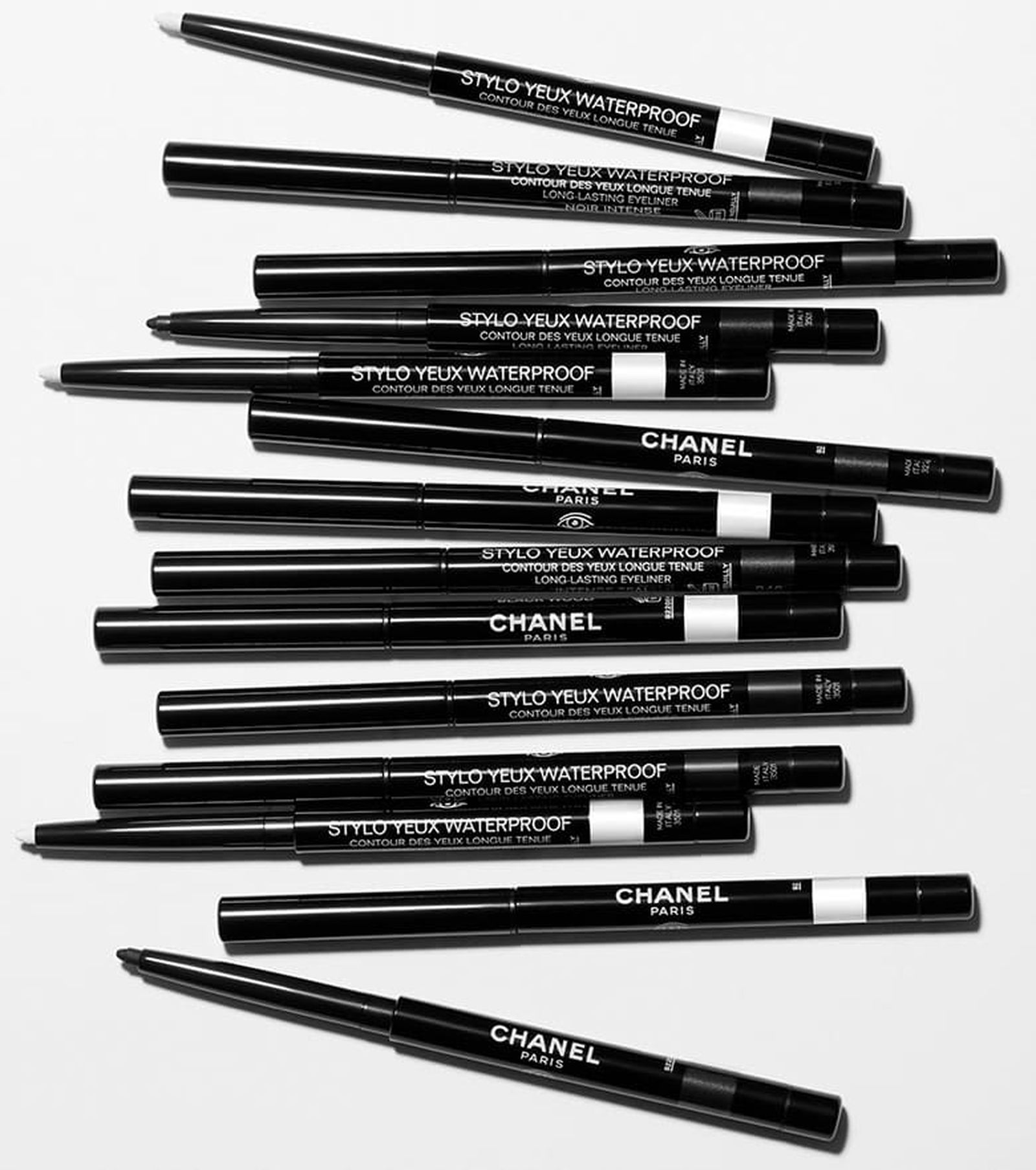 Chanel, водостойкий карандаш для глаз Stylo Yeux Waterproof, оттенки: Blanc Graphique, Noir Intense