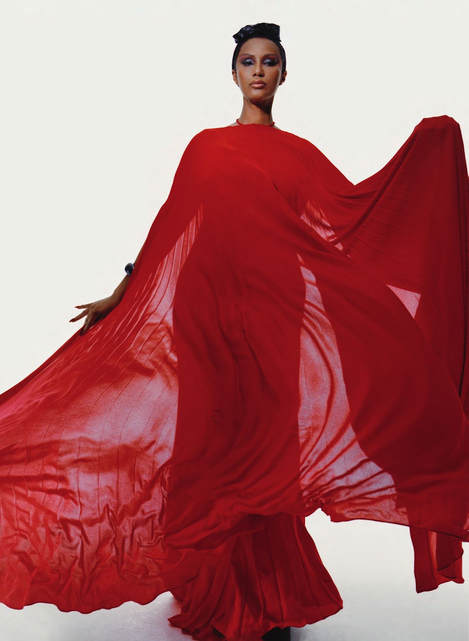 Иман в объективе Надин Иджевере для Vogue UK, фото 5