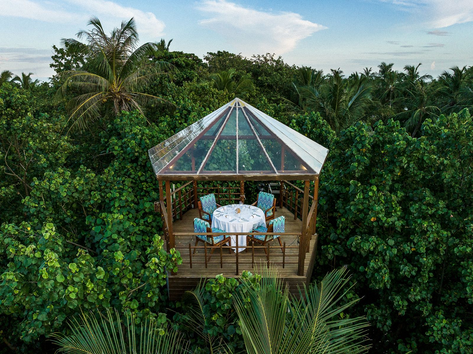 Модный Дом Missoni преобразил мальдивский курорт One&Only Reethi Rah, фото 1 Итальянский модный Дом Missoni преобразил мальдивский курорт One&Only Reethi Rah, фото 1