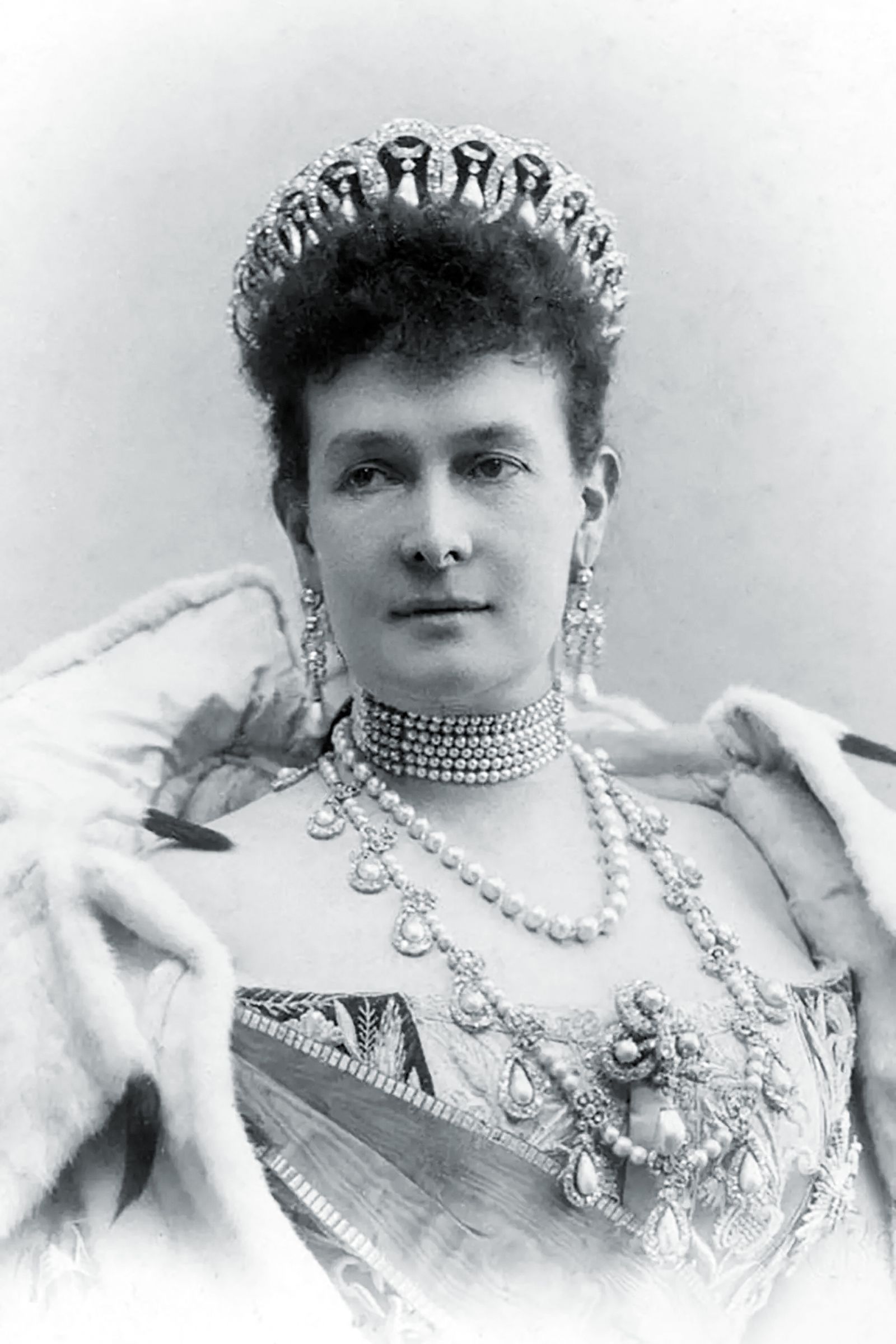 Мария Павловна Мекленбург-Шверинская во Владимирской тиаре, 1854 г.