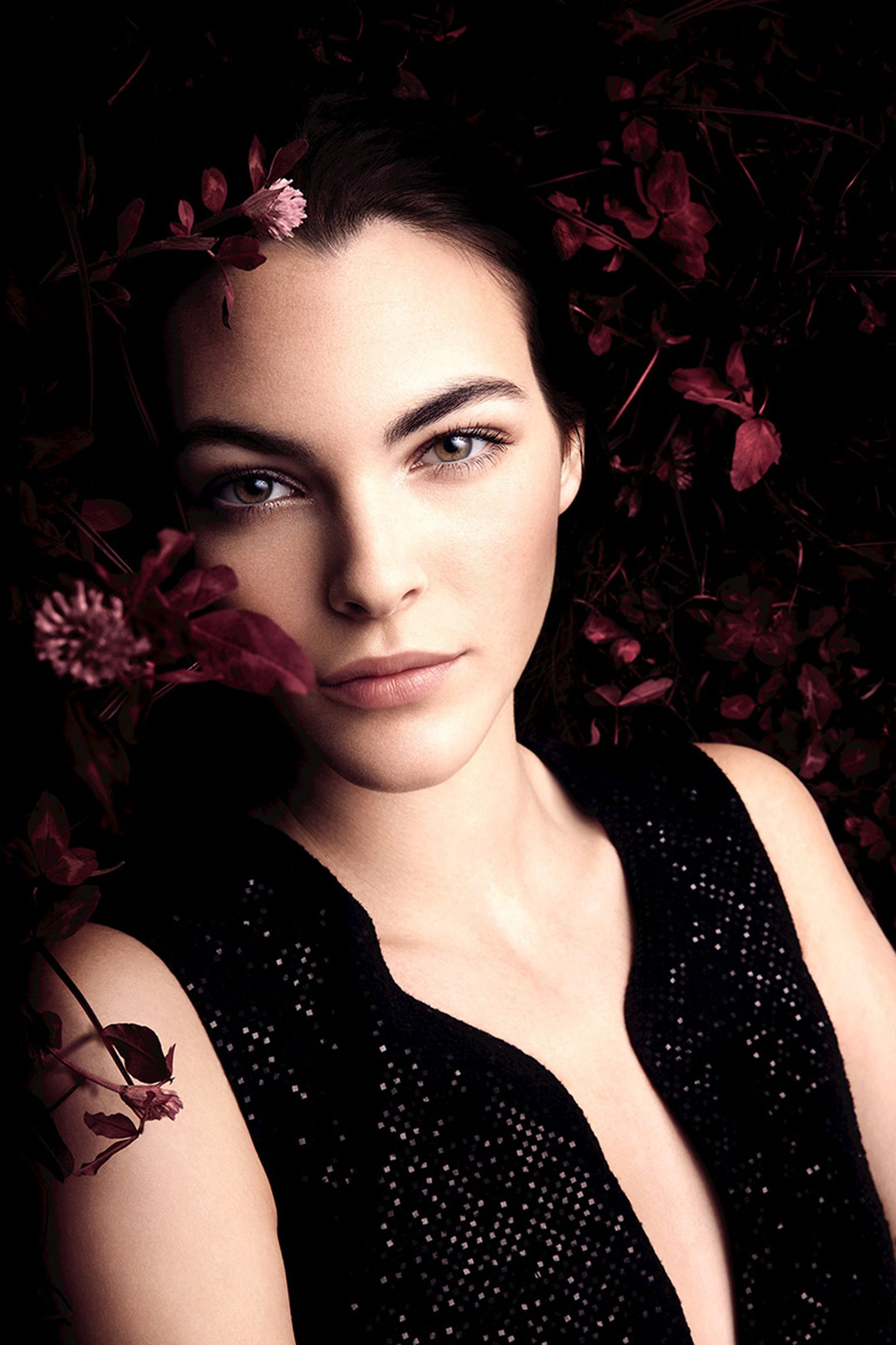 Обновление коллекции Chanel Le Lift: сыворотка для упругости кожи лица и разглаживающий крем для рук, фото 1 Обновление коллекции Chanel Le Lift: сыворотка и крем для рук, фото 1