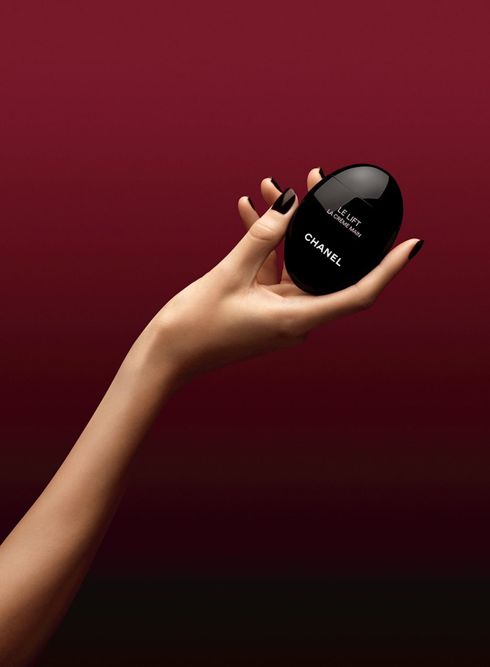 Обновление коллекции Chanel Le Lift: сыворотка для упругости кожи лица и разглаживающий крем для рук, фото 3 Обновление коллекции Chanel Le Lift: сыворотка и крем для рук, фото 3