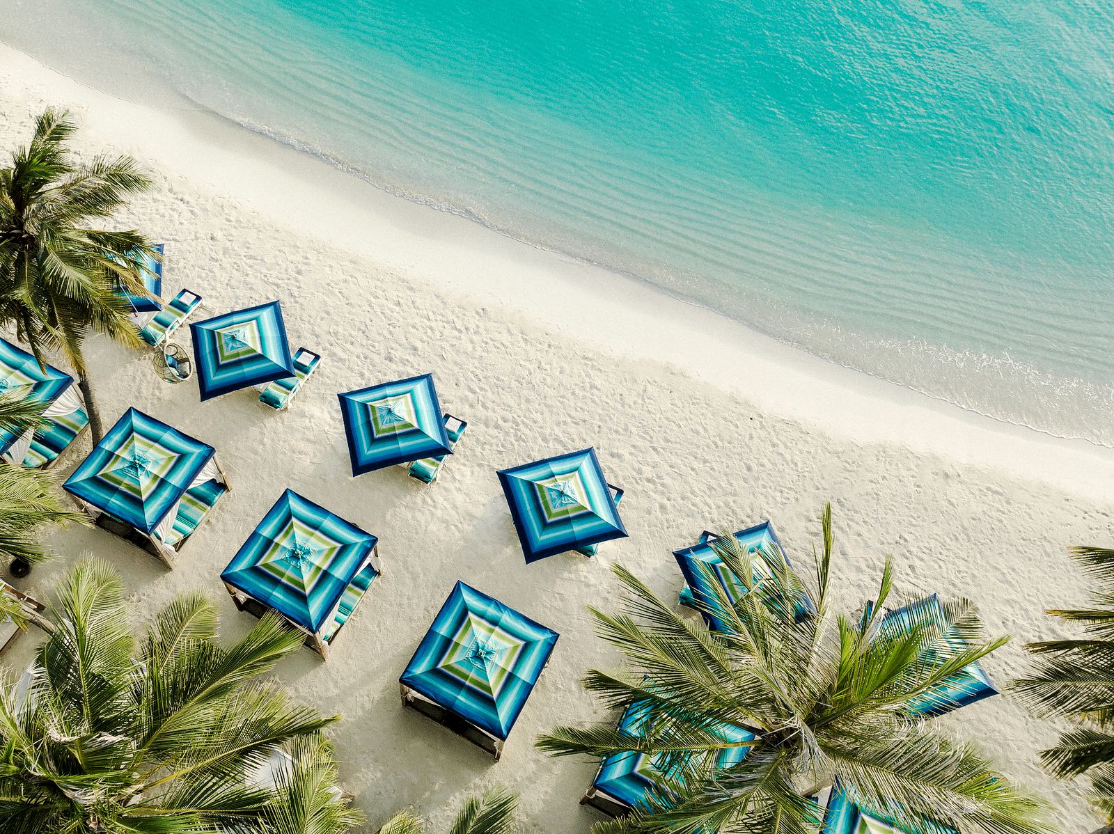 Пляж на курорте One&Only Reethi Rah Пляж на мальдивском курорте One&Only Reethi Rah