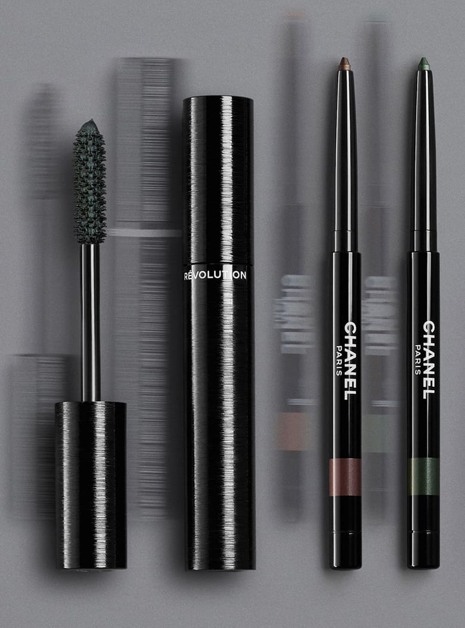 Chanel Le Volume Révolution De Chanel, оттенок 17 Jungle Green, Stylo Yeux Waterproof, оттенки: 943 Brun Agapé, 948 Jungle Green