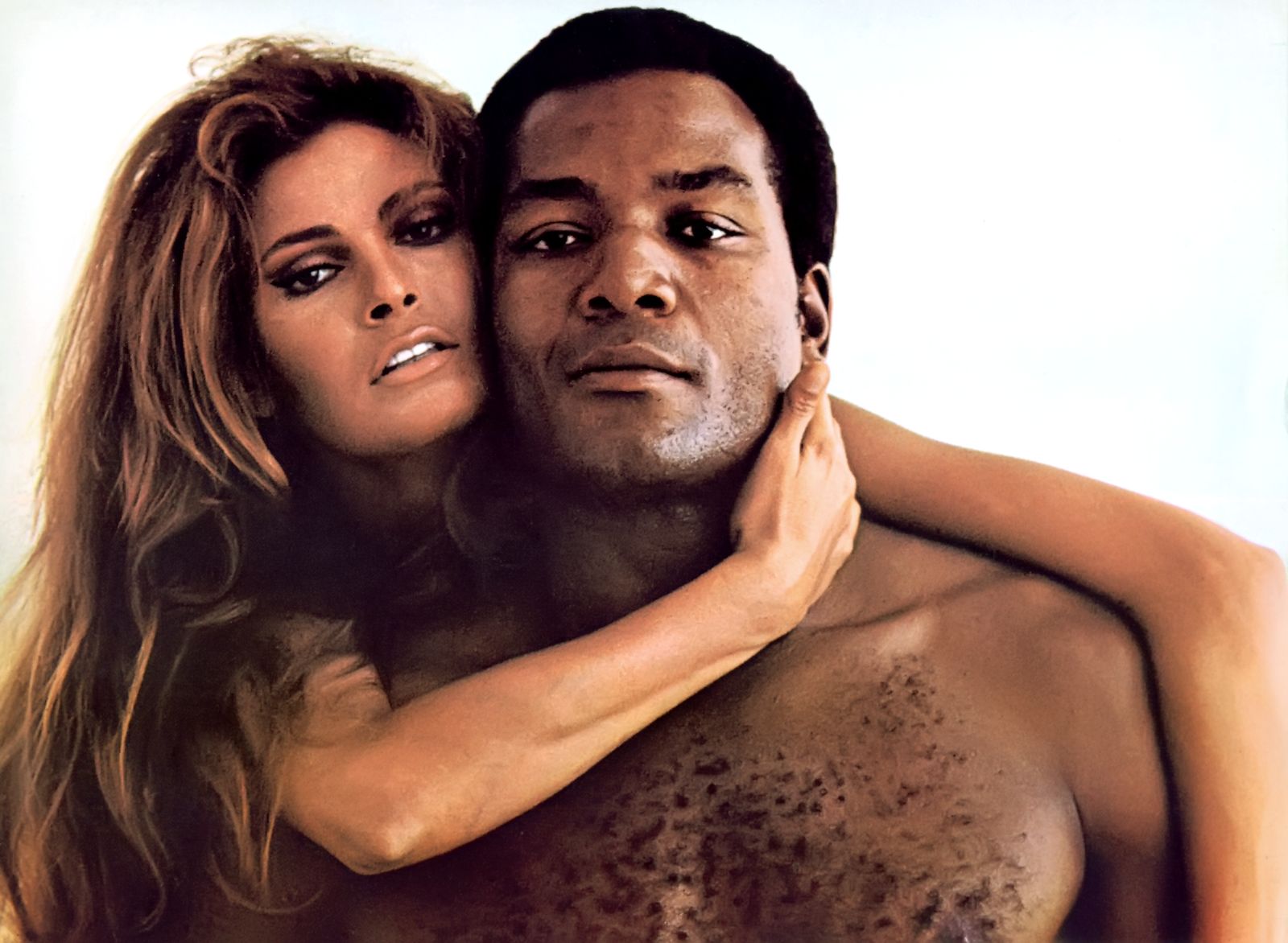 Ракель Уэлч и Джим Браун в фильме «Сто винтовок», 1969 г.