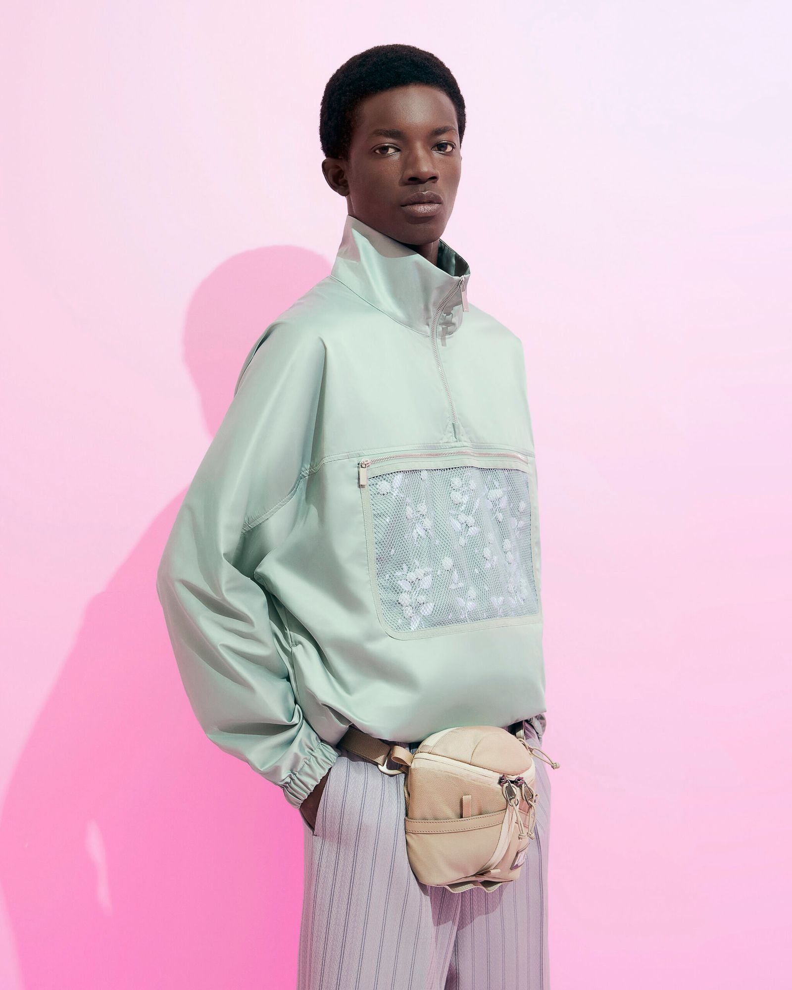 Коллекция мужских аксессуаров Dior Лето 2023 создана с маркой практичных сумок Mystery Ranch, фото 1 Коллекция мужских аксессуаров Dior Лето 2023, фото 1