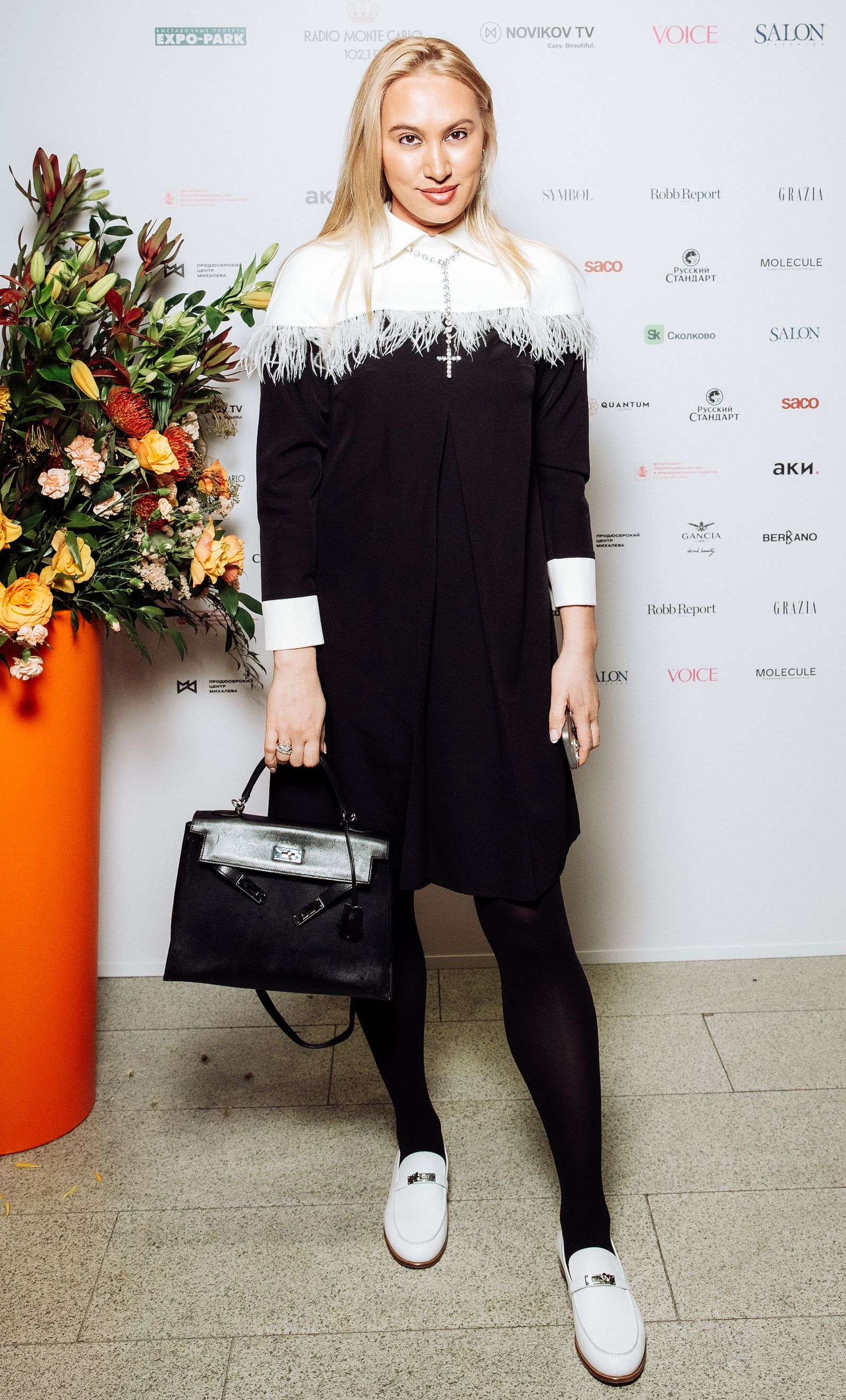 Алина Буре на открытии 20-й ярмарки АРТ МОСКВА, 18 апреля 2023 г.