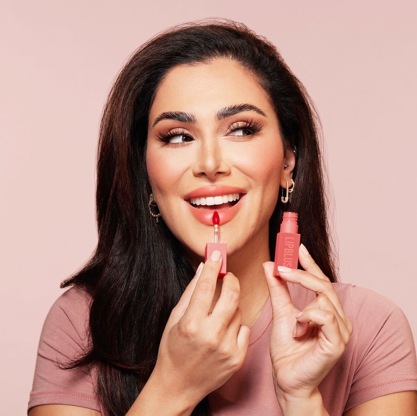 Худа Каттан представляет универсальный тинт Huda Beauty Lip Blush Creamy Lip & Cheek Stain для губ и скул, фото 3 Худа Каттан представляет тинт Huda Beauty Lip Blush Creamy Lip & Cheek Stain, фото 3