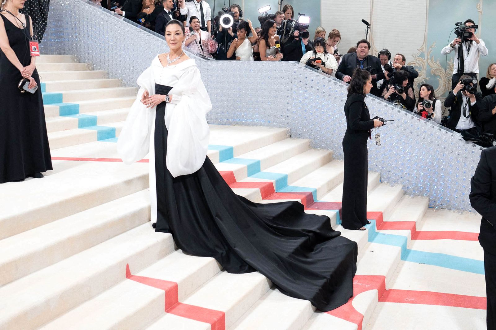 Мишель Йео на Балу Института костюма Met Gala 2023, 1 мая 2023 г., фото 1