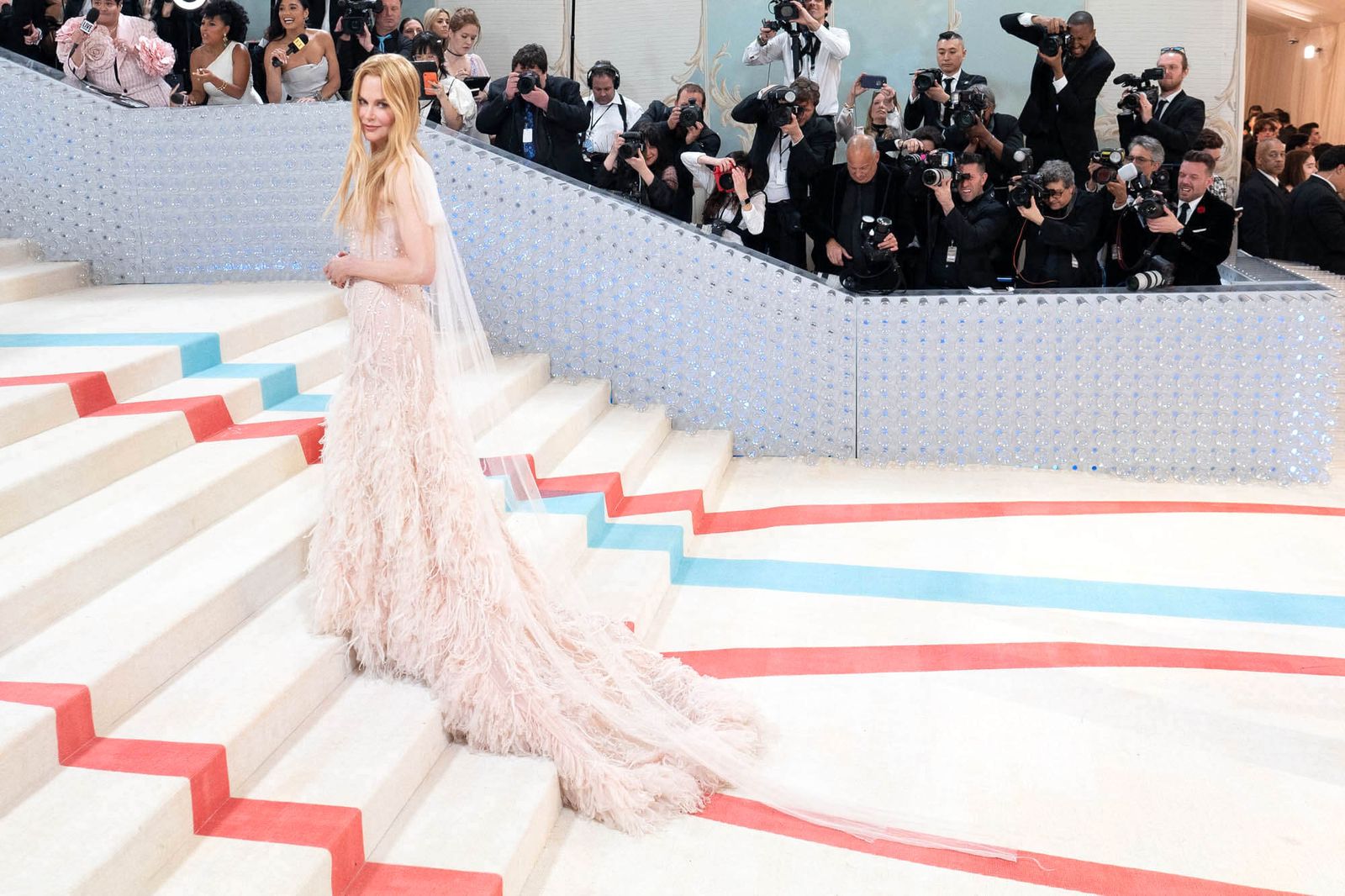 Николь Кидман на Балу Института костюма Met Gala 2023, 1 мая 2023 г., фото 1