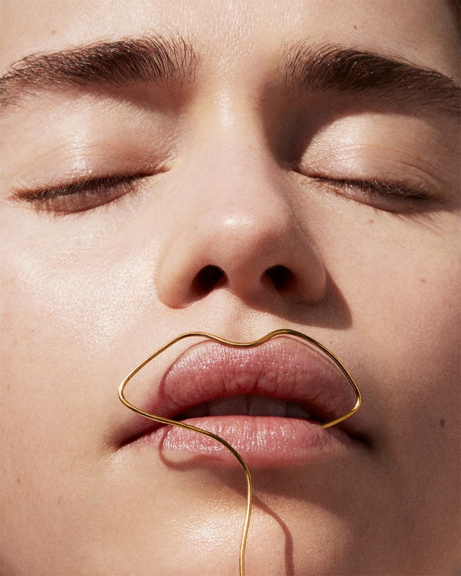 Актриса Эмилия Кларк в фотосерии Маркуса Олссона для Allure USA, фото 3 Эмилия Кларк в фотосерии Маркуса Олссона для Allure USA, фото 3