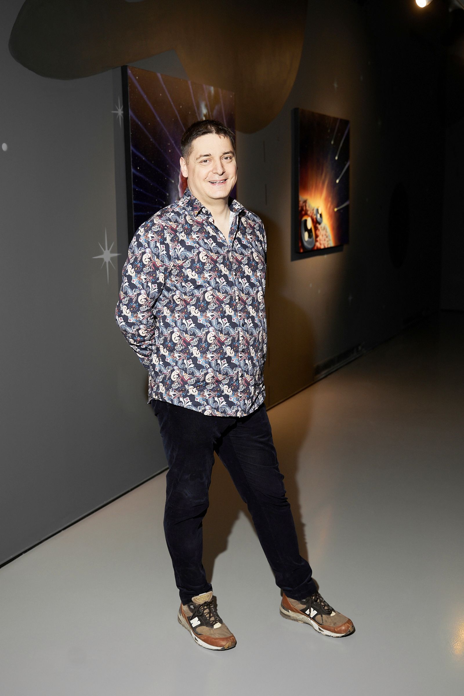 Ростан Тавасиев на открытии своей выставки в Sistema Gallery, 12 сентября 2023 г.