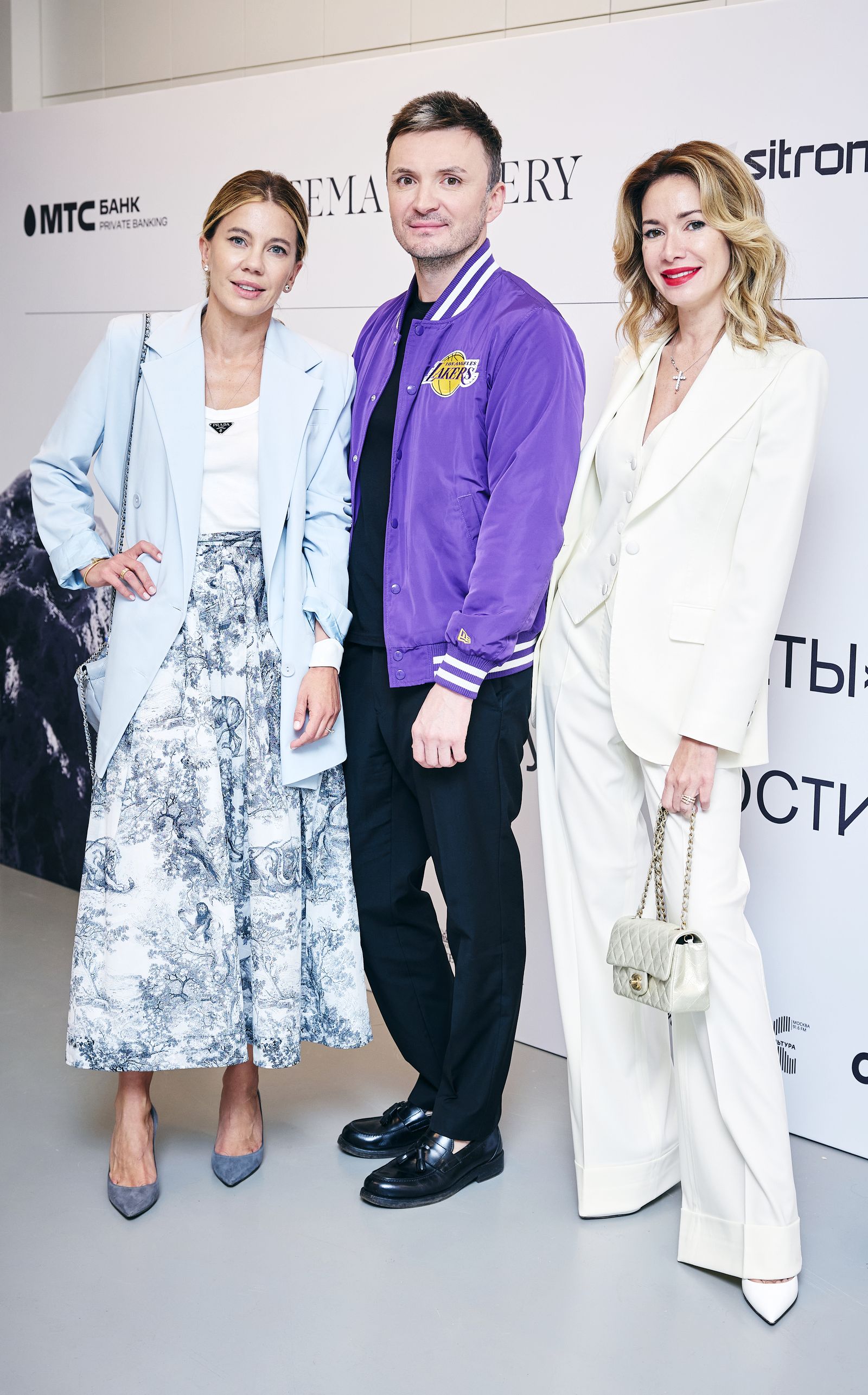 Елена Пинская, Евгений Заболотный и Алина Ковалева на открытии выставки Ростана Тавасиева в Sistema Gallery, 12 сентября 2023 г.