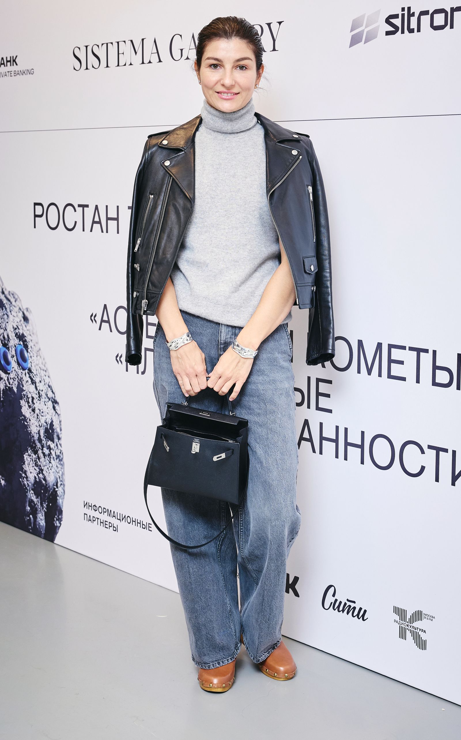 Ольга Карпова на открытии выставки Ростана Тавасиева в Sistema Gallery, 12 сентября 2023 г.