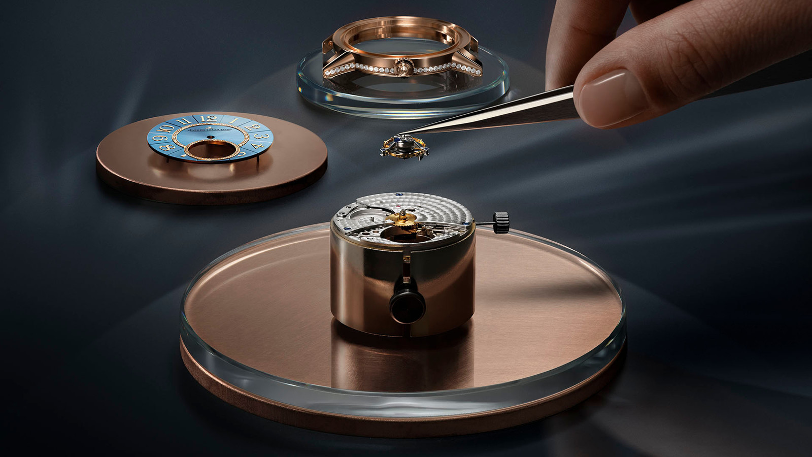 Женские часы Jaeger‐LeCoultre Rendez-Vous Jewellery Tourbillon: процесс сборки Сборка часов Rendez-Vous Jewellery Tourbillon Жеже-Лекультр