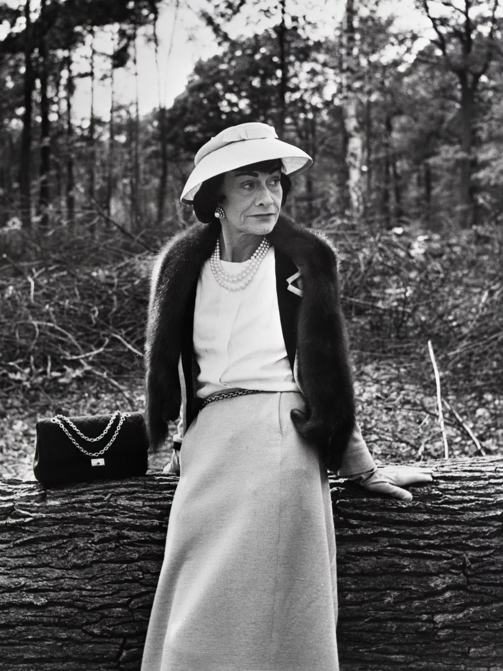 История сумки Chanel 2.55: фото Коко Шанель с сумкой