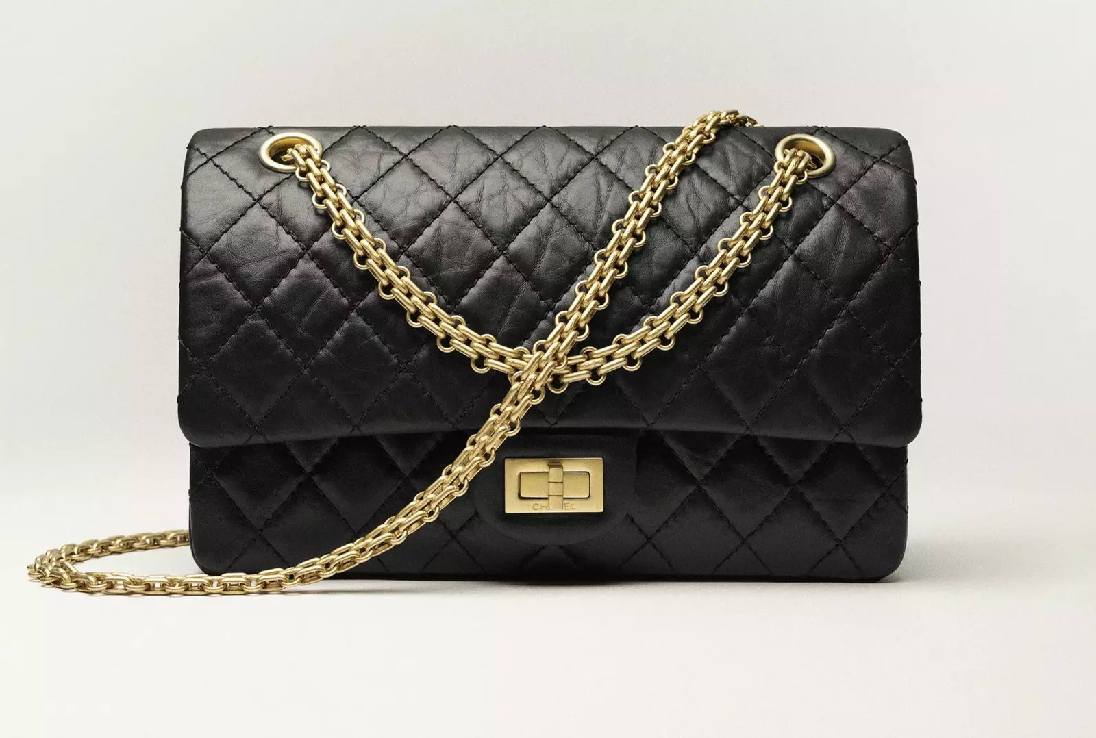 История сумки Chanel 2.55: модель из черной кожи