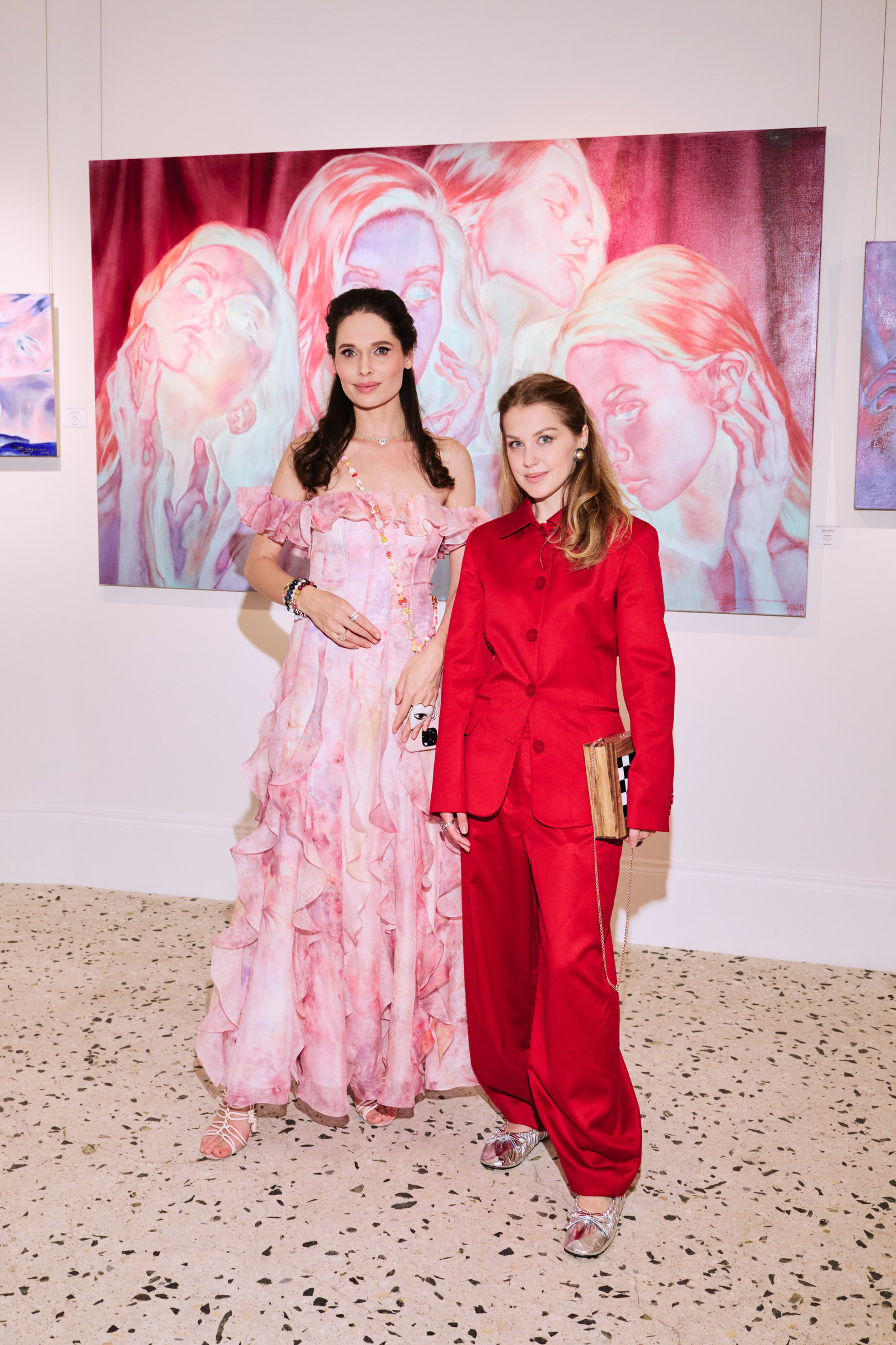 Полина Аскери и Ксения Сандеско на выставке «Видимое/Невидимое» в Askeri Gallery Выставка «Видимое/Невидимое» в Askeri Gallery: Полина Аскери, Ксения Сандеско
