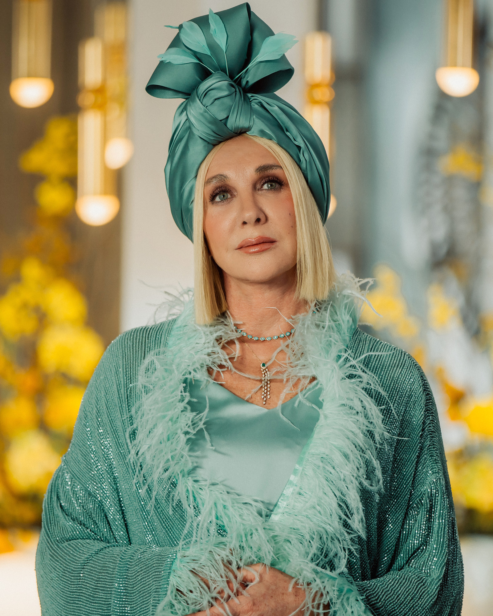 Образы Риммы Шапокляк в «Чебурашке 2», фото 4 Как одевается Римма Шапокляк в комедии «Чебурашка 2»: костюм с перьями и чалма